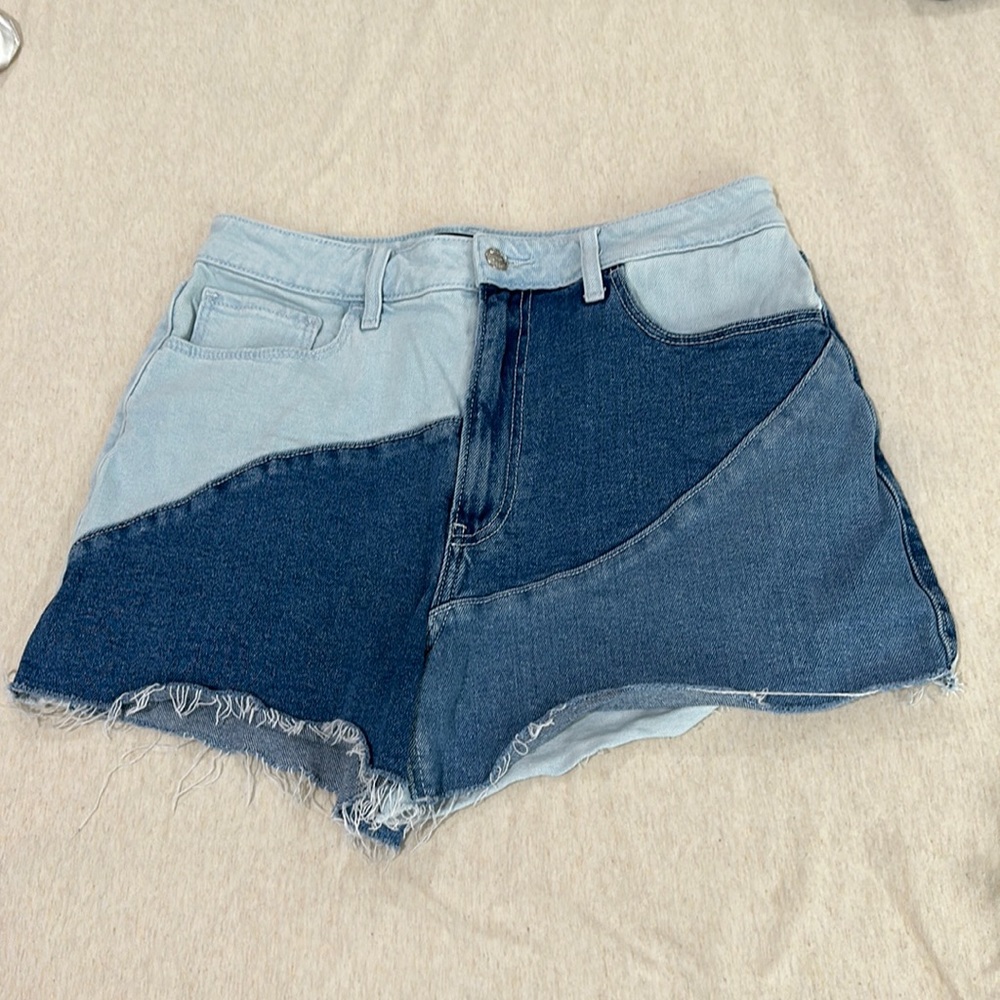Hollister ultra high rise mom short 3” size 11